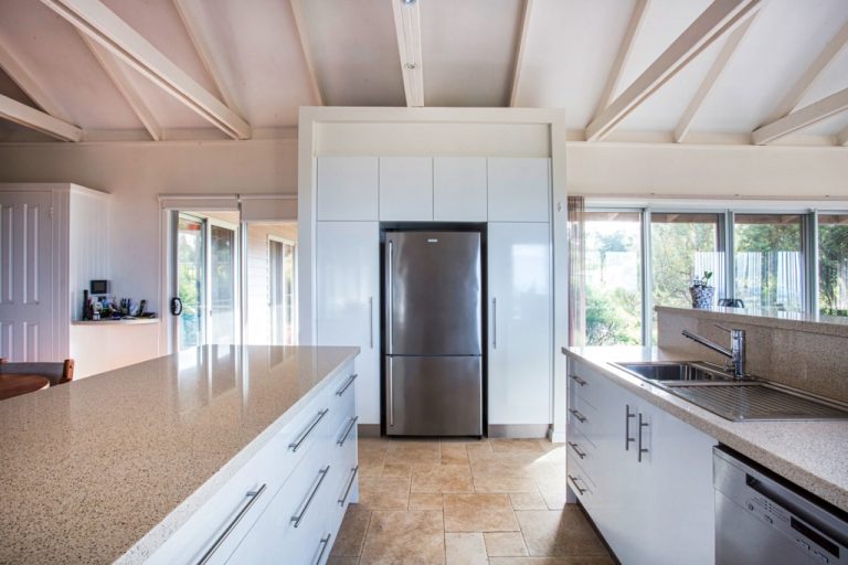 Renovated kitchen by DRK Kitchens